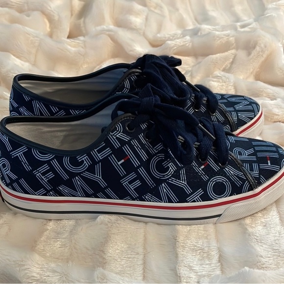 Tommy Hilfiger lace up sneakers - Picture 7 of 8